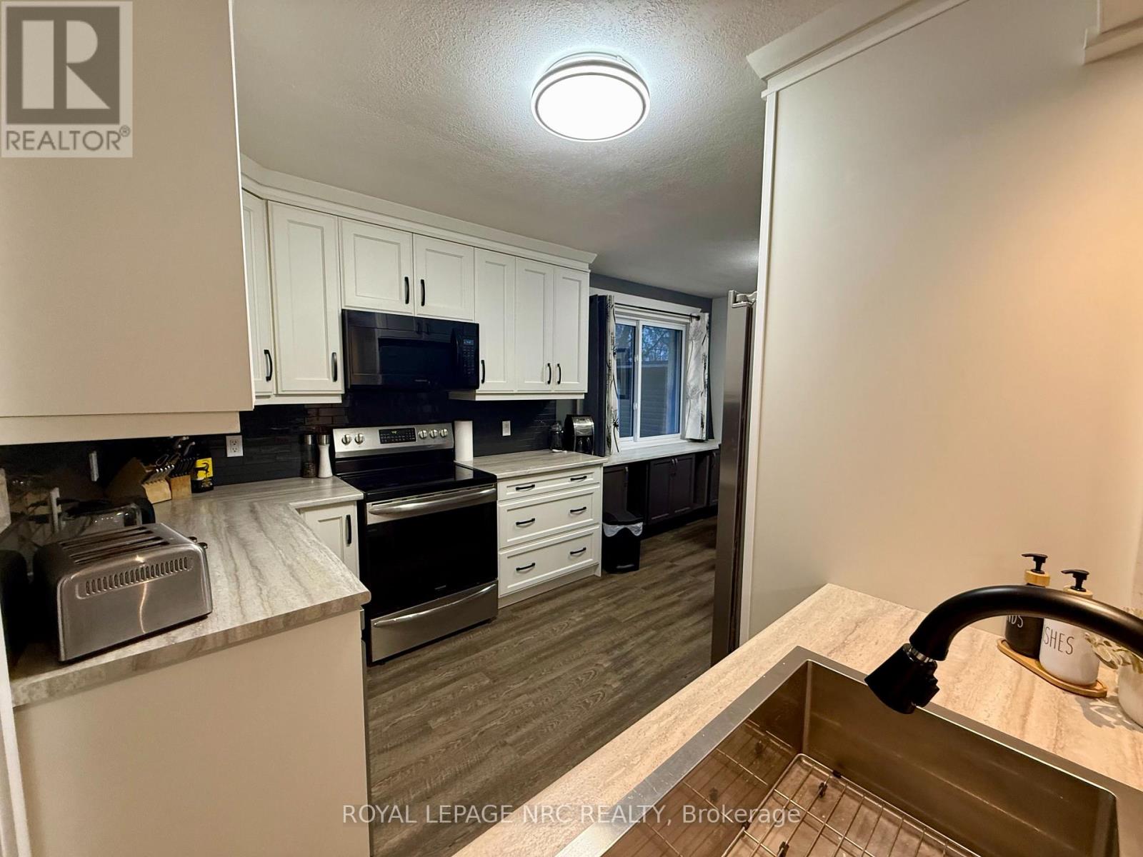 798 Parkdale Avenue, Fort Erie, Ontario  L2A 5B6 - Photo 13 - X12577622