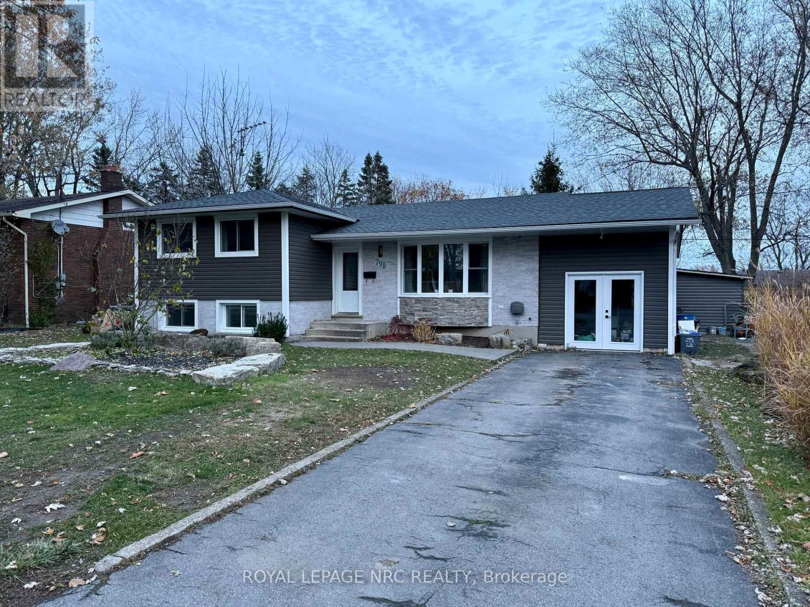 798 Parkdale Avenue, Fort Erie, Ontario  L2A 5B6 - Photo 2 - X12577622