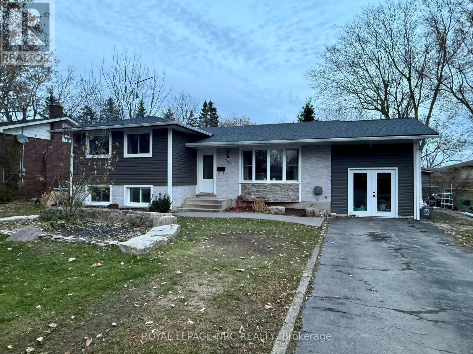 798 Parkdale Avenue, Fort Erie, Ontario  L2A 5B6 - Photo 3 - X12577622