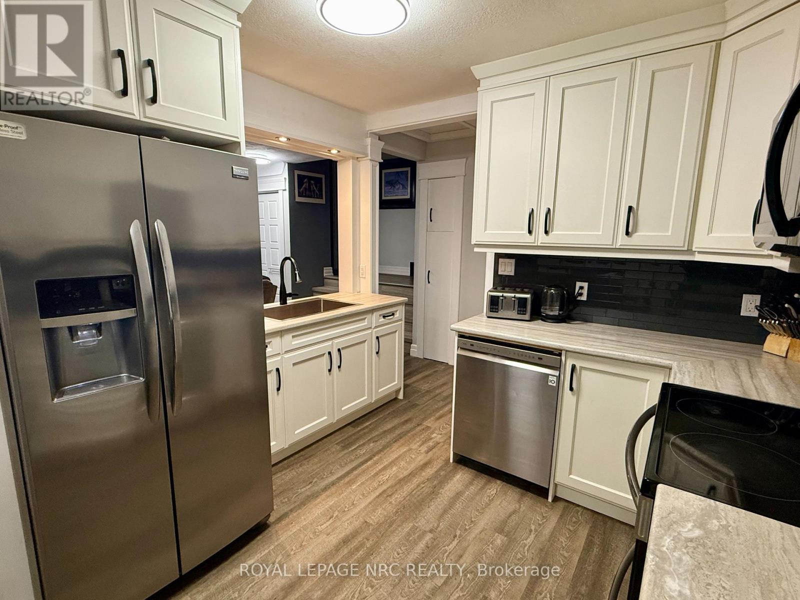 798 Parkdale Avenue, Fort Erie, Ontario  L2A 5B6 - Photo 9 - X12577622