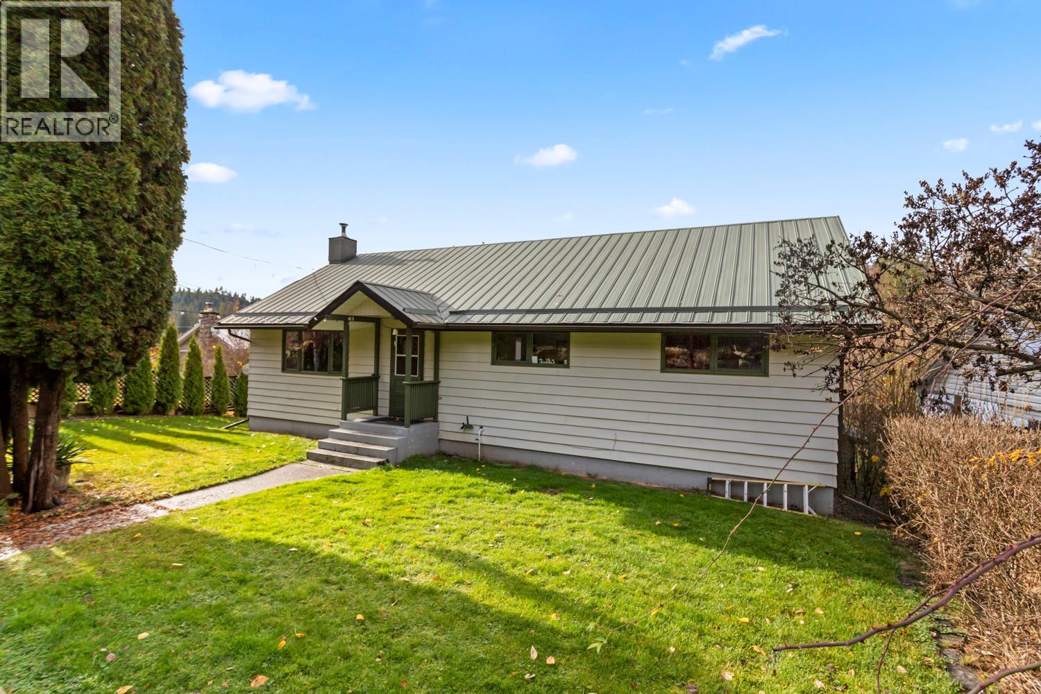 1629 Ainsworth Avenue, Riondel, British Columbia V0B 2B0 - Photo 1 - 10368735