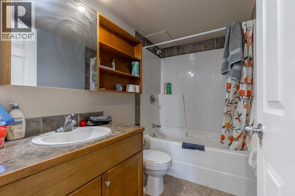 R101, 2004 13 Avenue N, Lethbridge, Alberta  T1H 5B1 - Photo 19 - A2272843