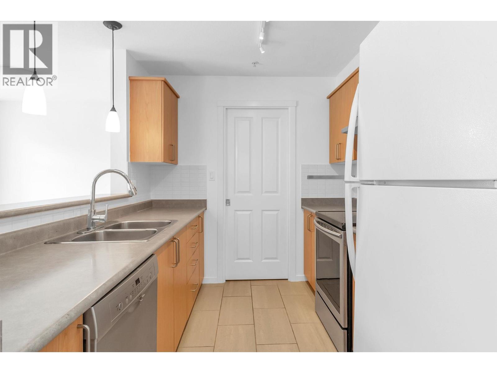 201 3142 John´s Street, Port Moody, British Columbia  V3H 5E5 - Photo 6 - R3065205