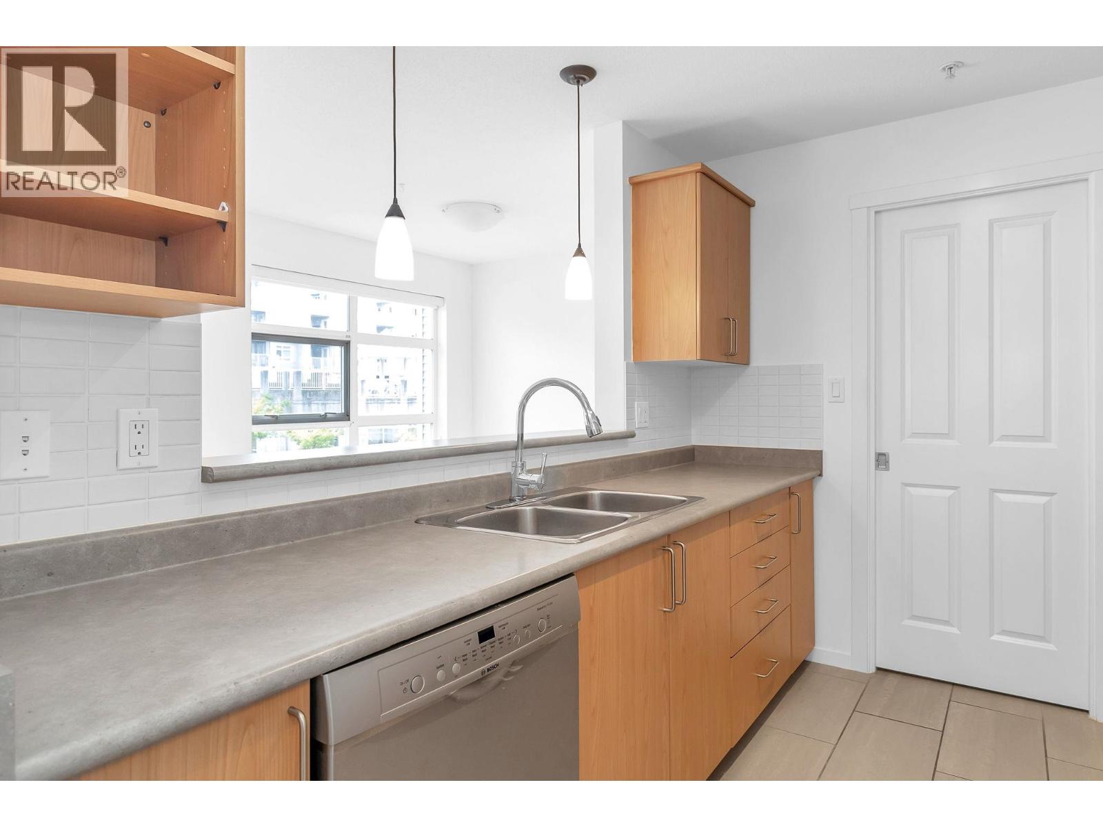 201 3142 John´s Street, Port Moody, British Columbia  V3H 5E5 - Photo 7 - R3065205