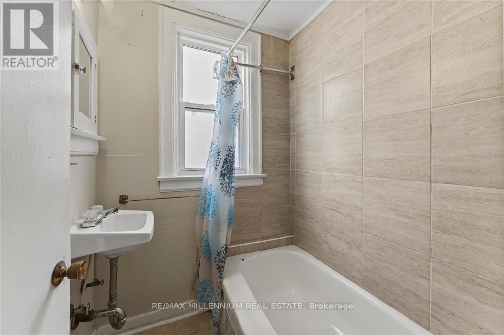 124-130 Elm Avenue, Windsor, Ontario  N9A 5G8 - Photo 32 - X12443248