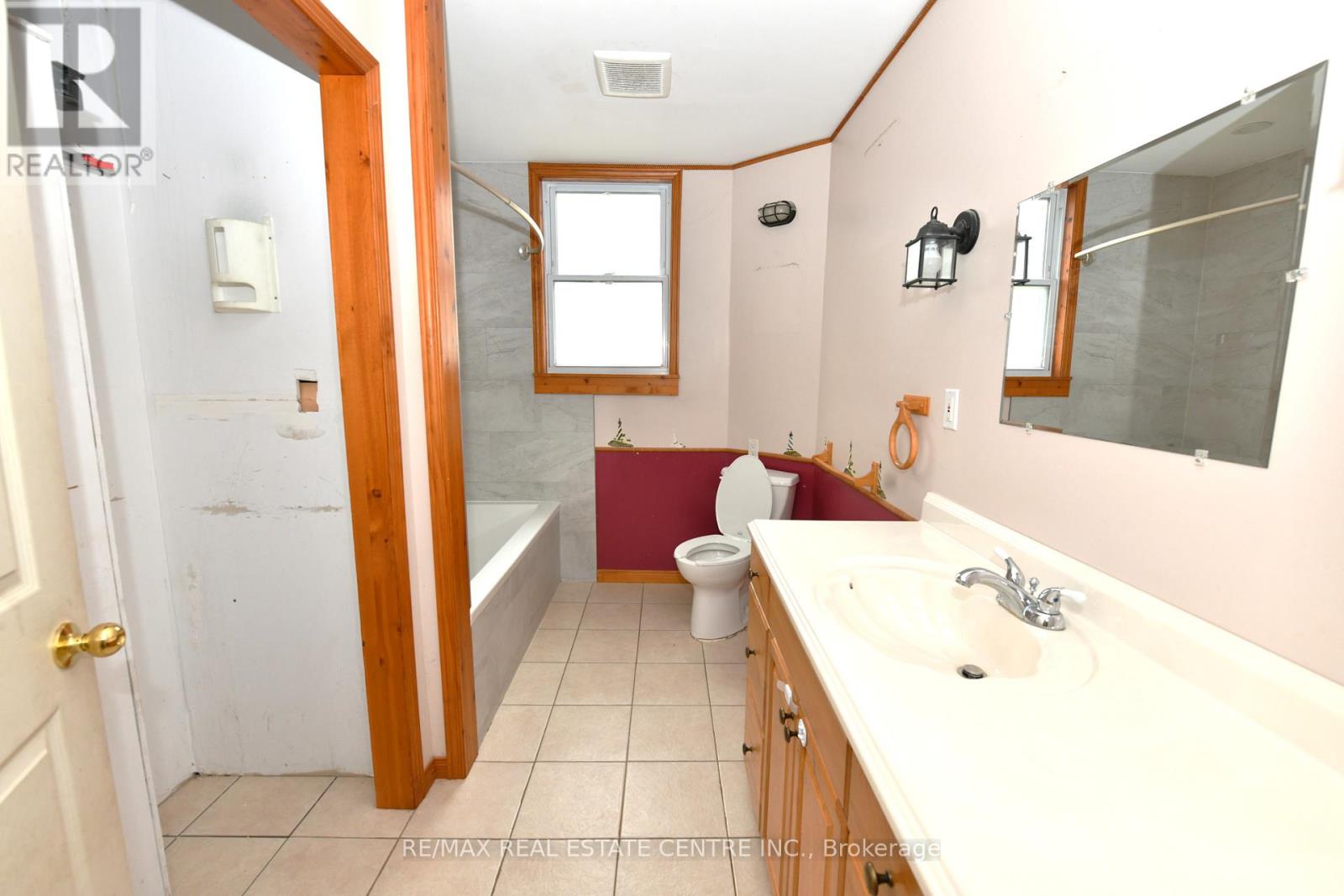 274 Wellington Street, St. Thomas, Ontario  N5R 2S8 - Photo 9 - X12541950