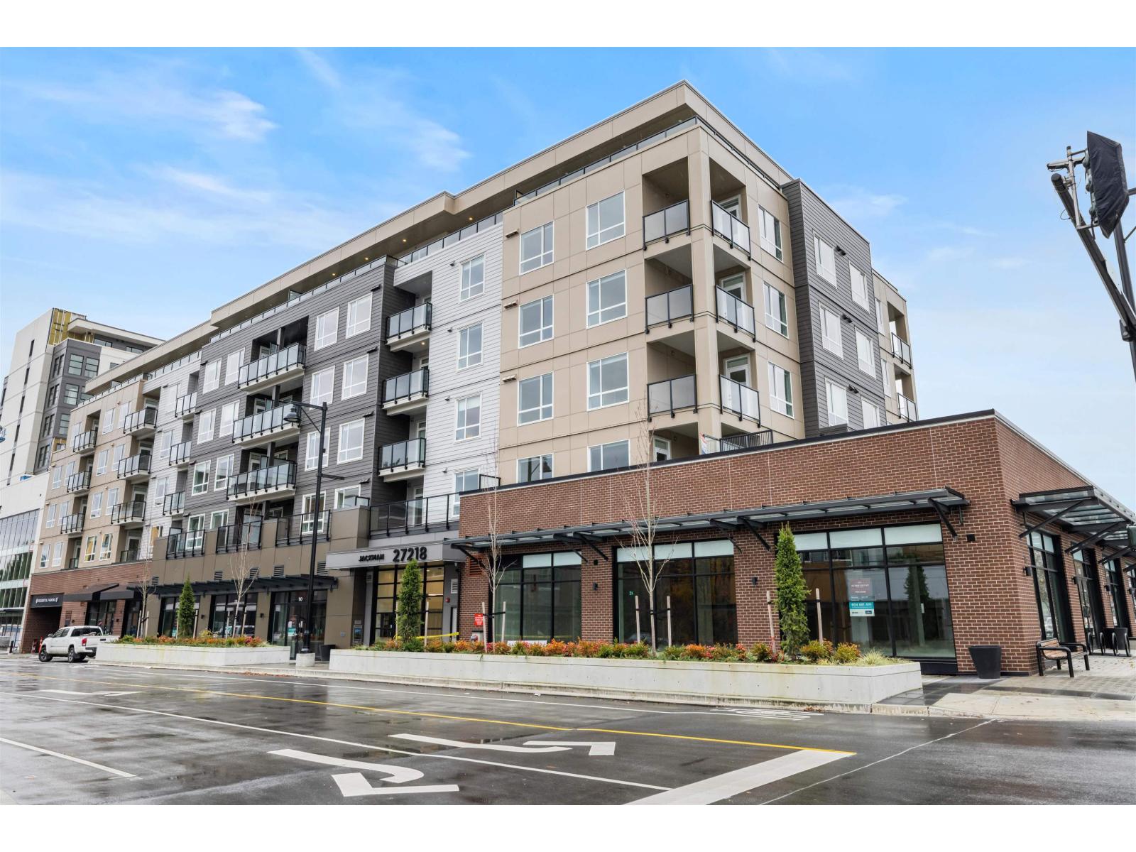 302 27218 ALDERGROVE TOWN CENTRE DRIVE, Langley, British Columbia