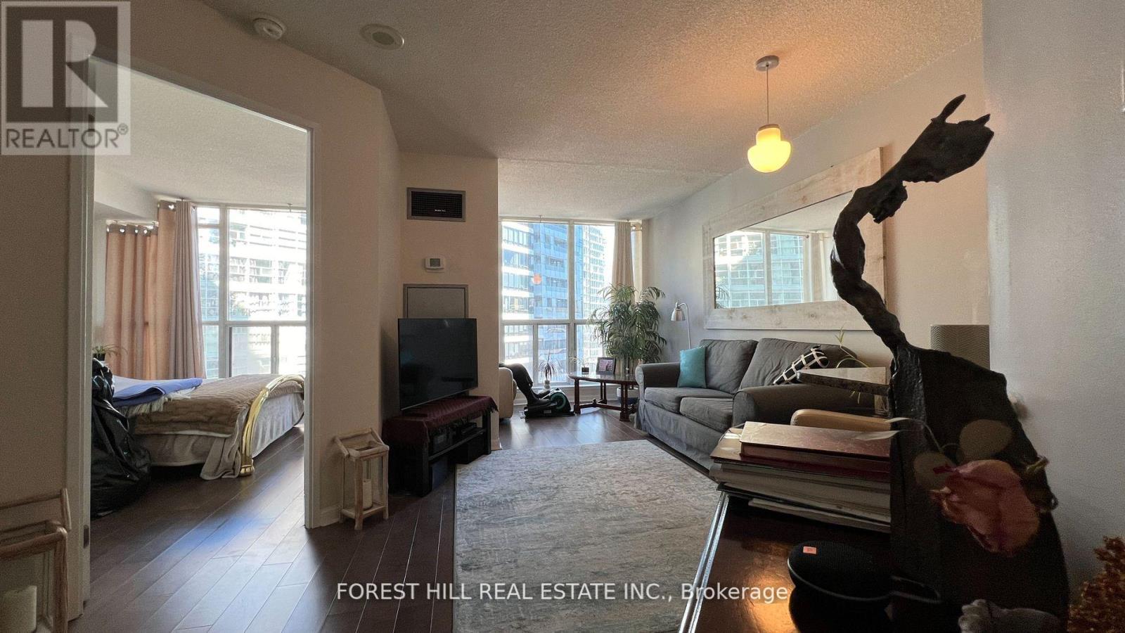 1408 - 24 Wellesley Street, Toronto, Ontario  M4Y 2X6 - Photo 3 - C12586704