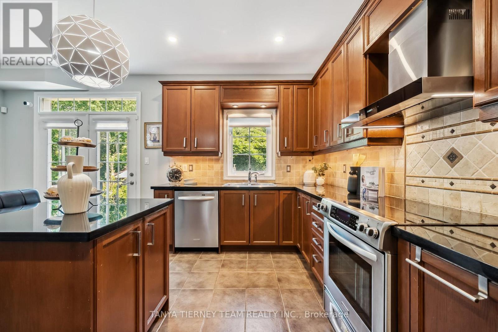 165 Rivers Edge Place, Whitby, Ontario  L1R 0G4 - Photo 15 - E12586586