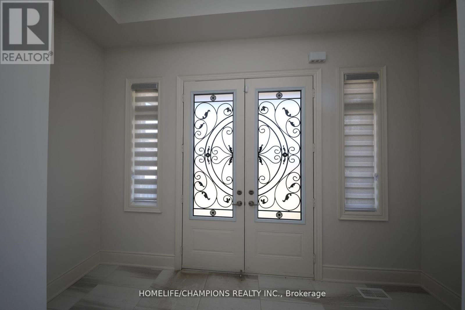 212 Wesmina Avenue, Whitchurch-Stouffville, Ontario  L4A 5A2 - Photo 3 - N12586578