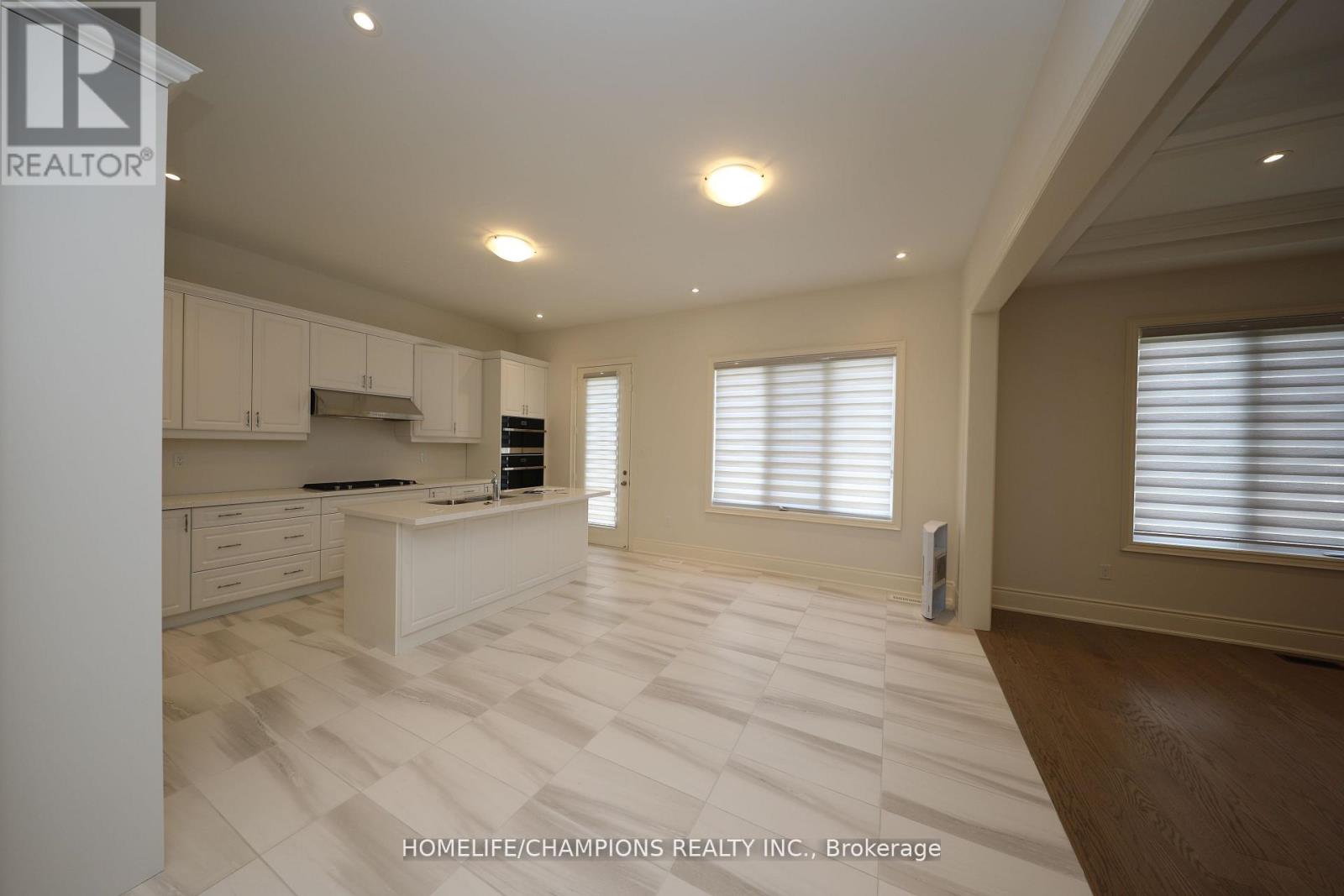 212 Wesmina Avenue, Whitchurch-Stouffville, Ontario  L4A 5A2 - Photo 6 - N12586578