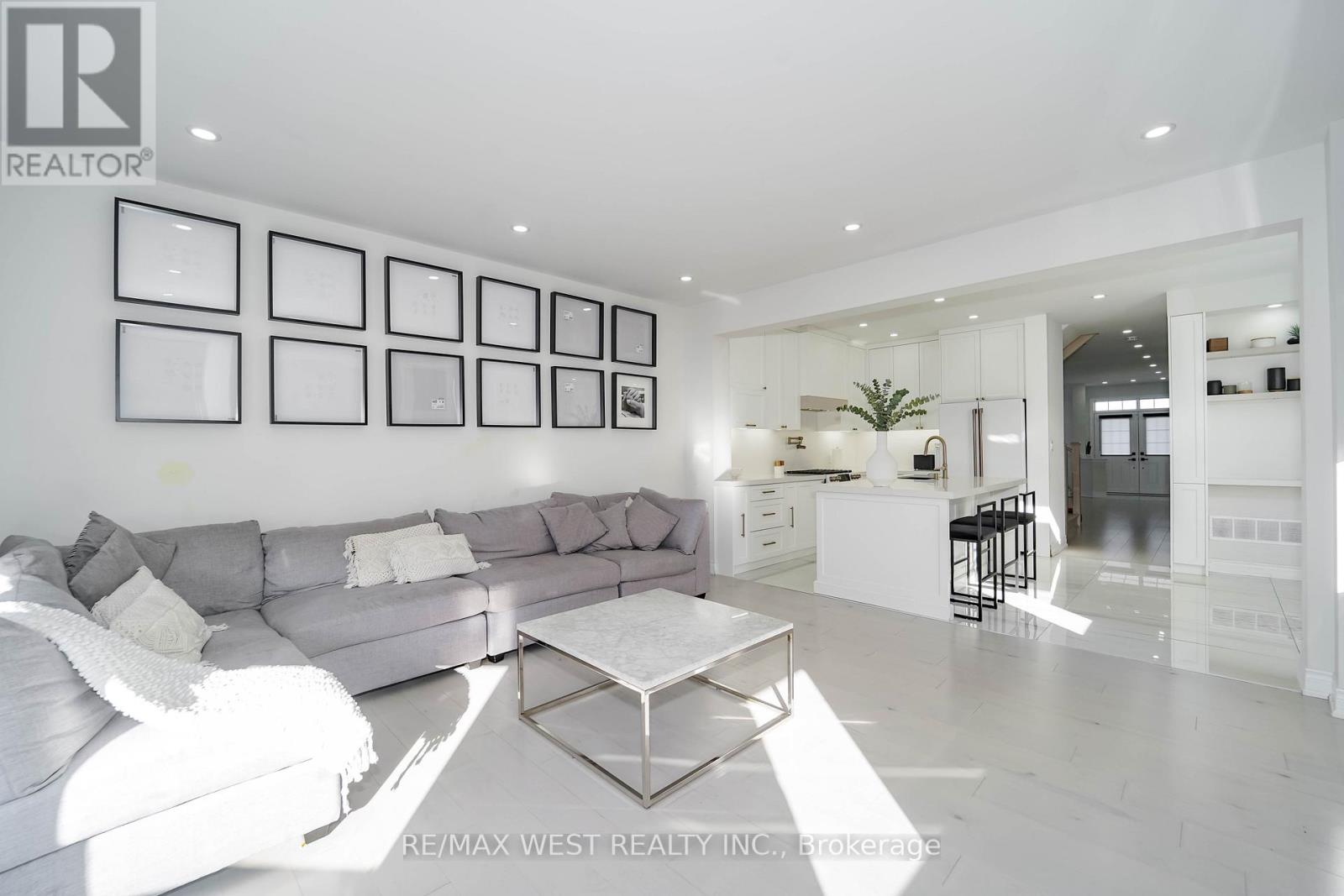 61 Bellefond Street, Vaughan, Ontario  L4H 5C5 - Photo 3 - N12586646