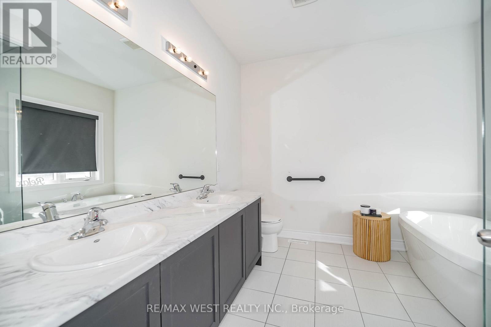 61 Bellefond Street, Vaughan, Ontario  L4H 5C5 - Photo 9 - N12586646