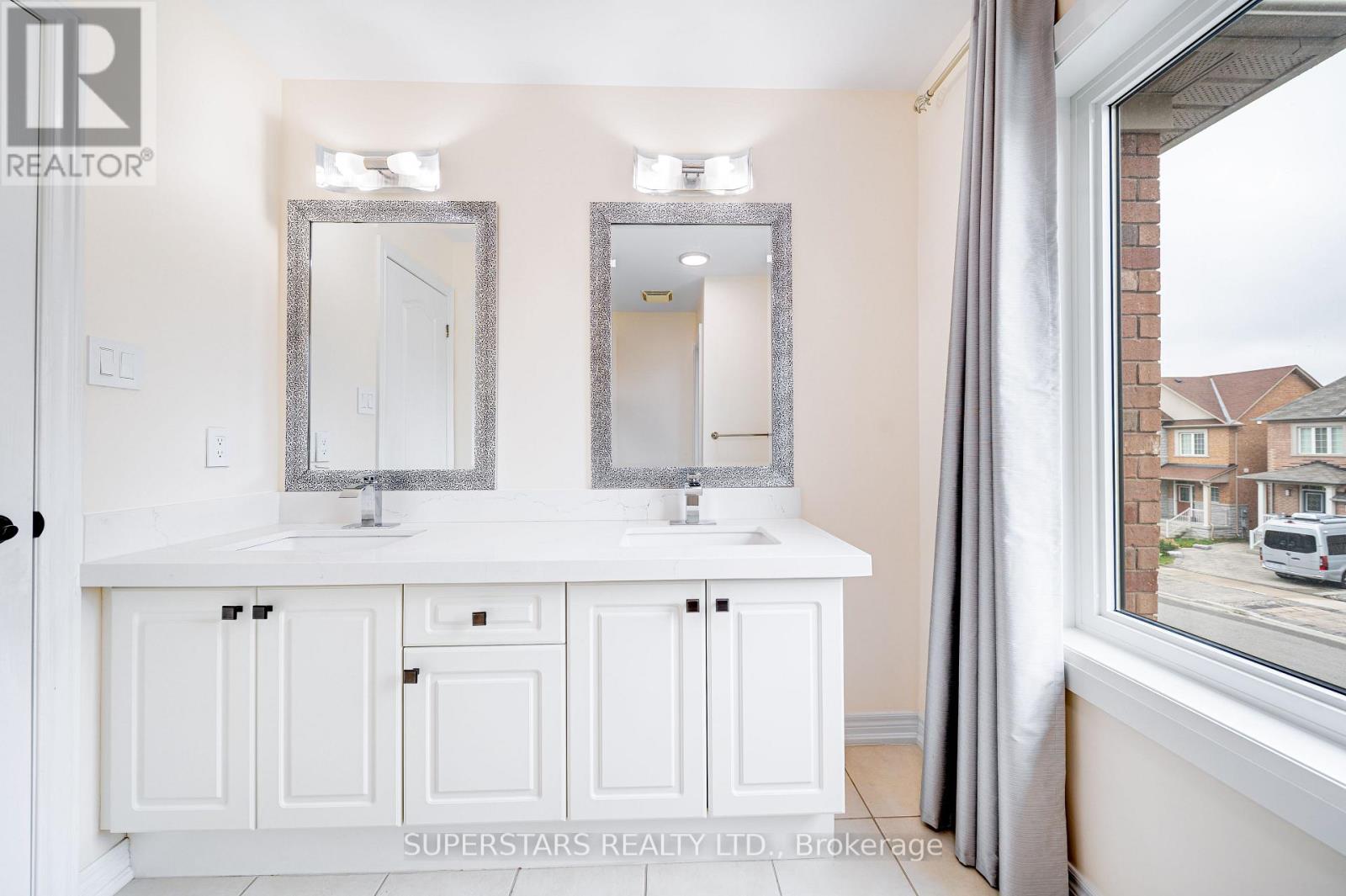 106 White Beach Crescent, Vaughan, Ontario  L6A 0R2 - Photo 13 - N12586720