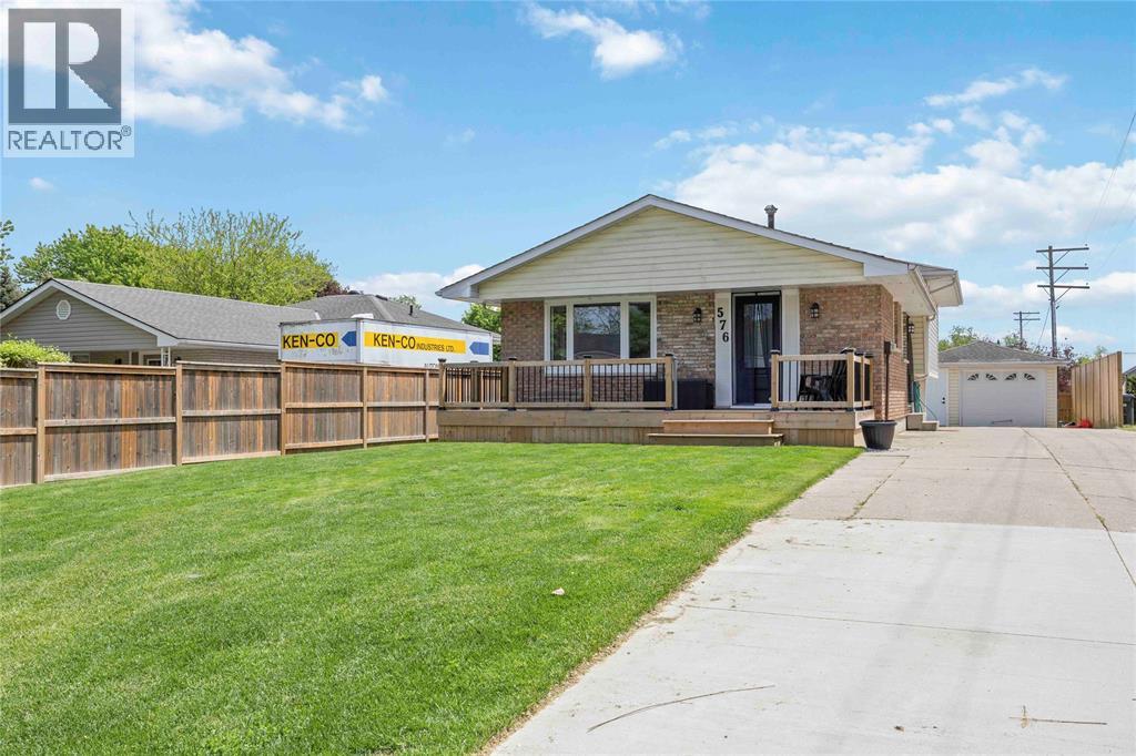 576 Front Street, Plympton-Wyoming, Ontario  N0N 1T0 - Photo 3 - 25024755