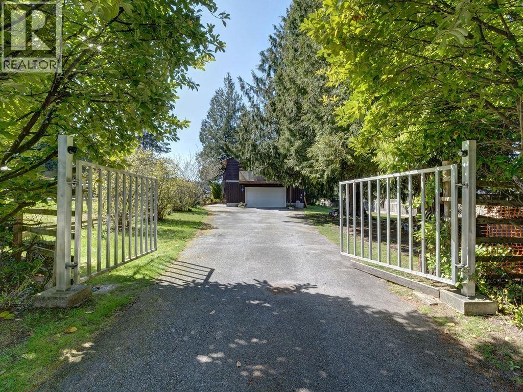 12577 WARNOCK ROAD, Pender Harbour, British Columbia