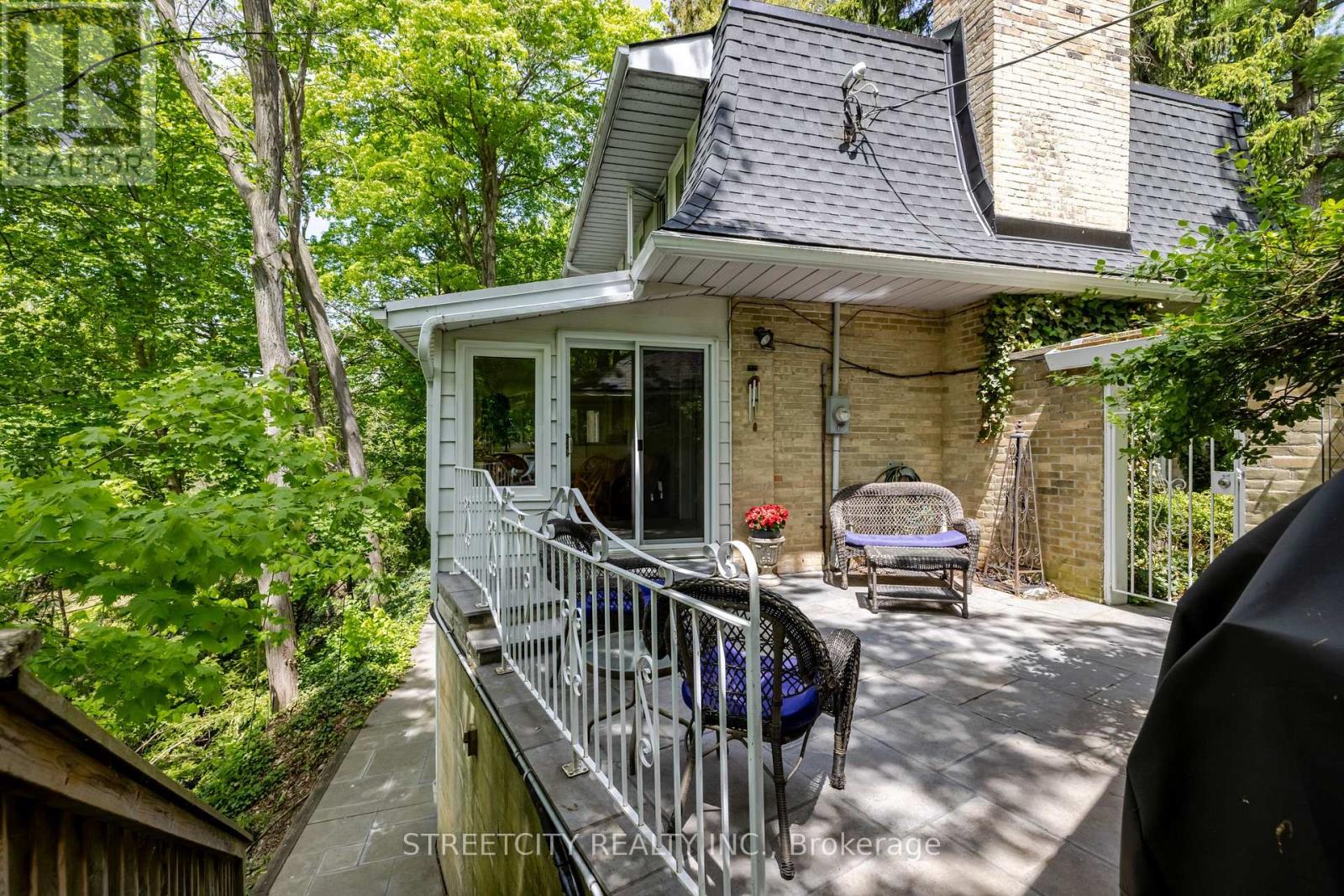 2 Grosvenor Street, London East, Ontario  N6A 1Y4 - Photo 32 - X12586724