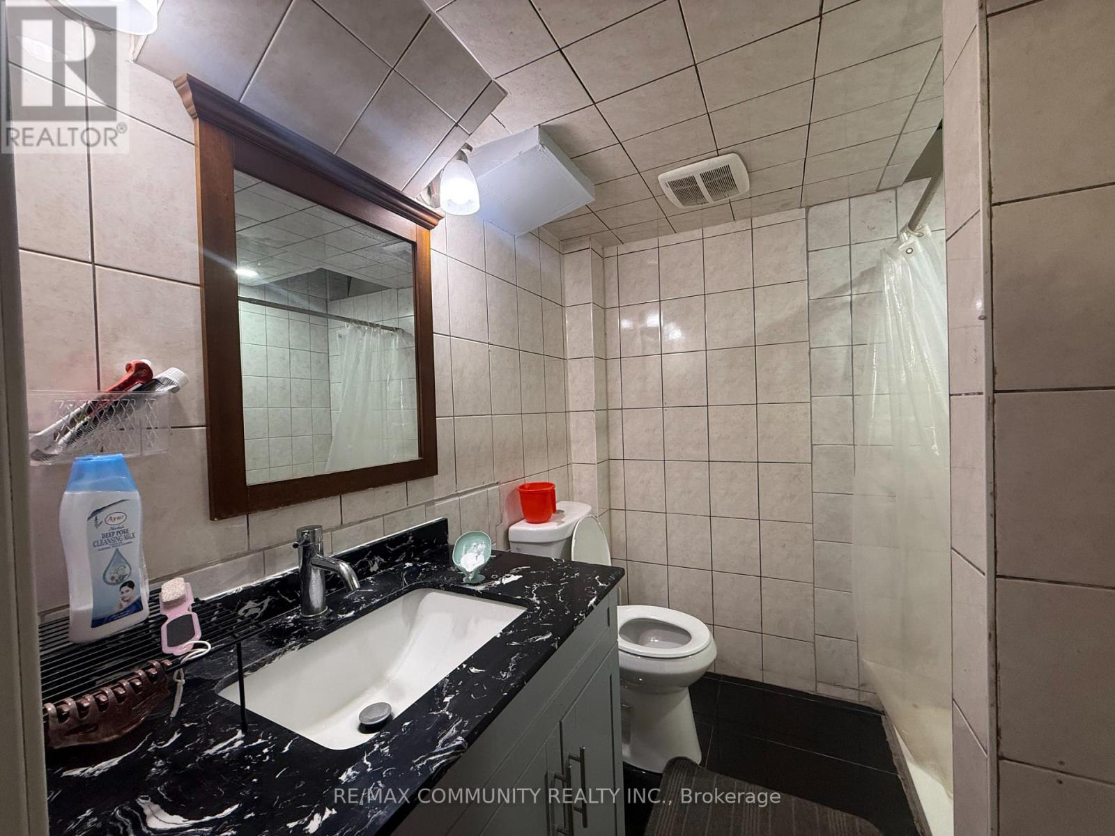 24 Roundstone Drive, Brampton, Ontario  L6X 0K7 - Photo 18 - W12586612