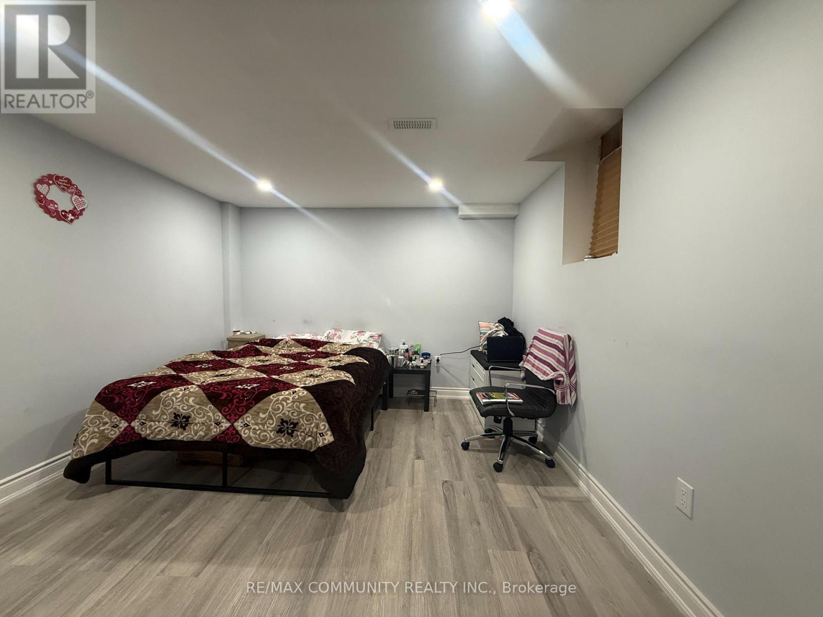 24 Roundstone Drive, Brampton, Ontario  L6X 0K7 - Photo 19 - W12586612