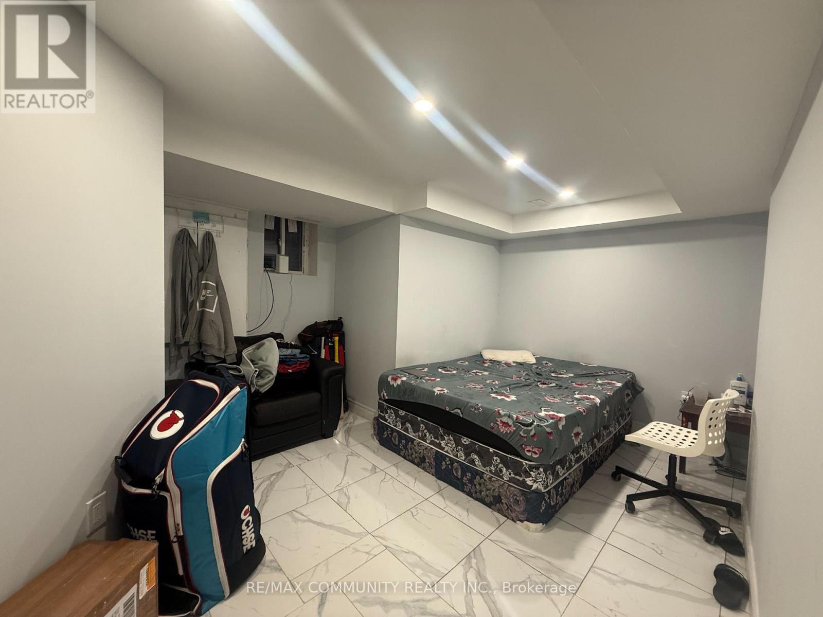 24 Roundstone Drive, Brampton, Ontario  L6X 0K7 - Photo 20 - W12586612