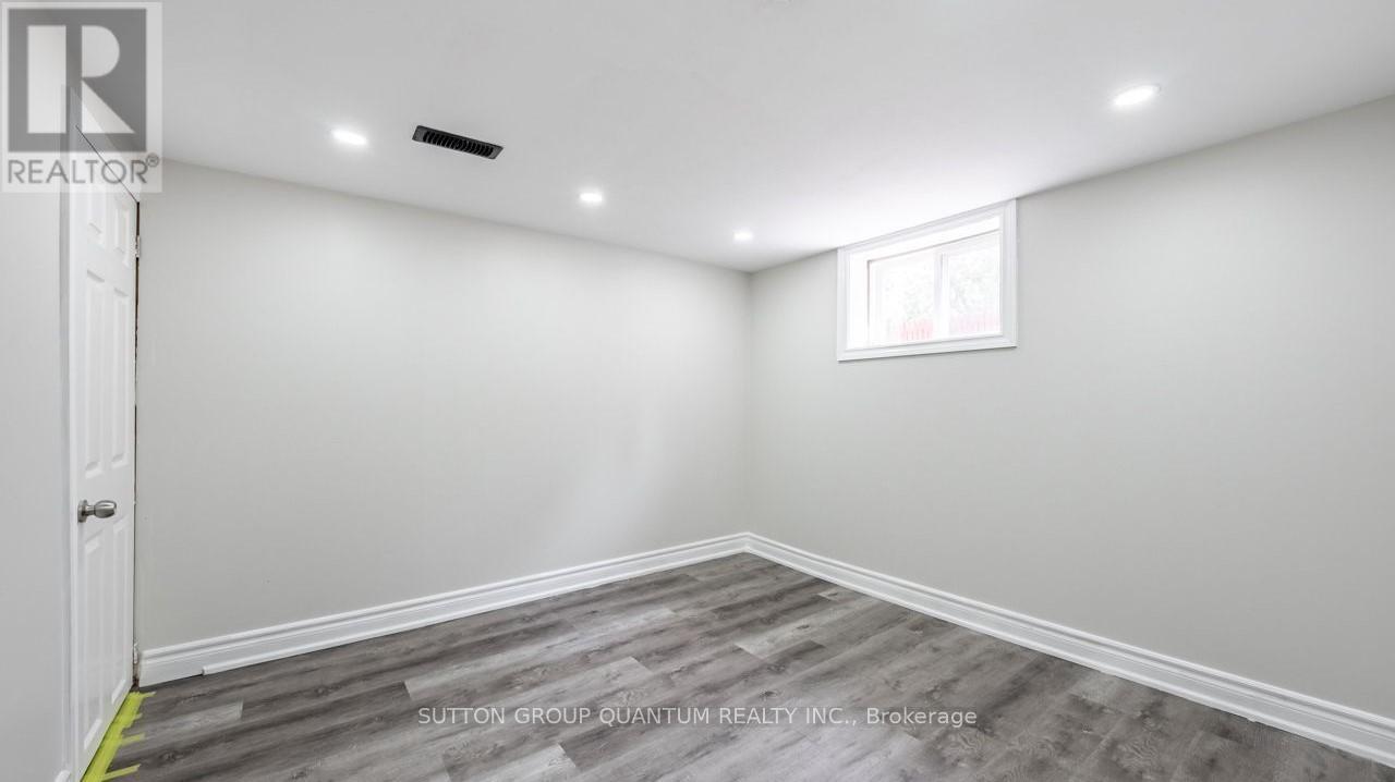 Lower - 313 Ashbury Road E, Oakville, Ontario  L6K 2M2 - Photo 13 - W12586642