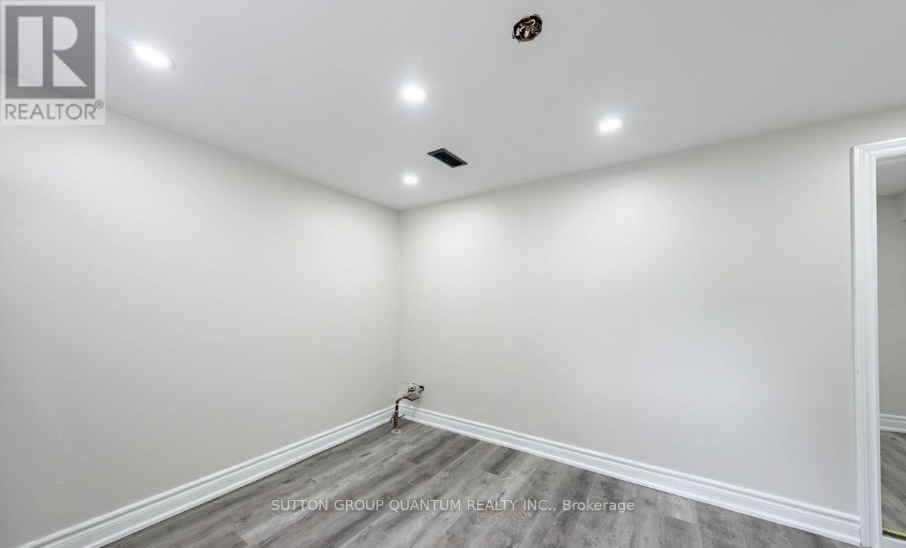 Lower - 313 Ashbury Road E, Oakville, Ontario  L6K 2M2 - Photo 14 - W12586642