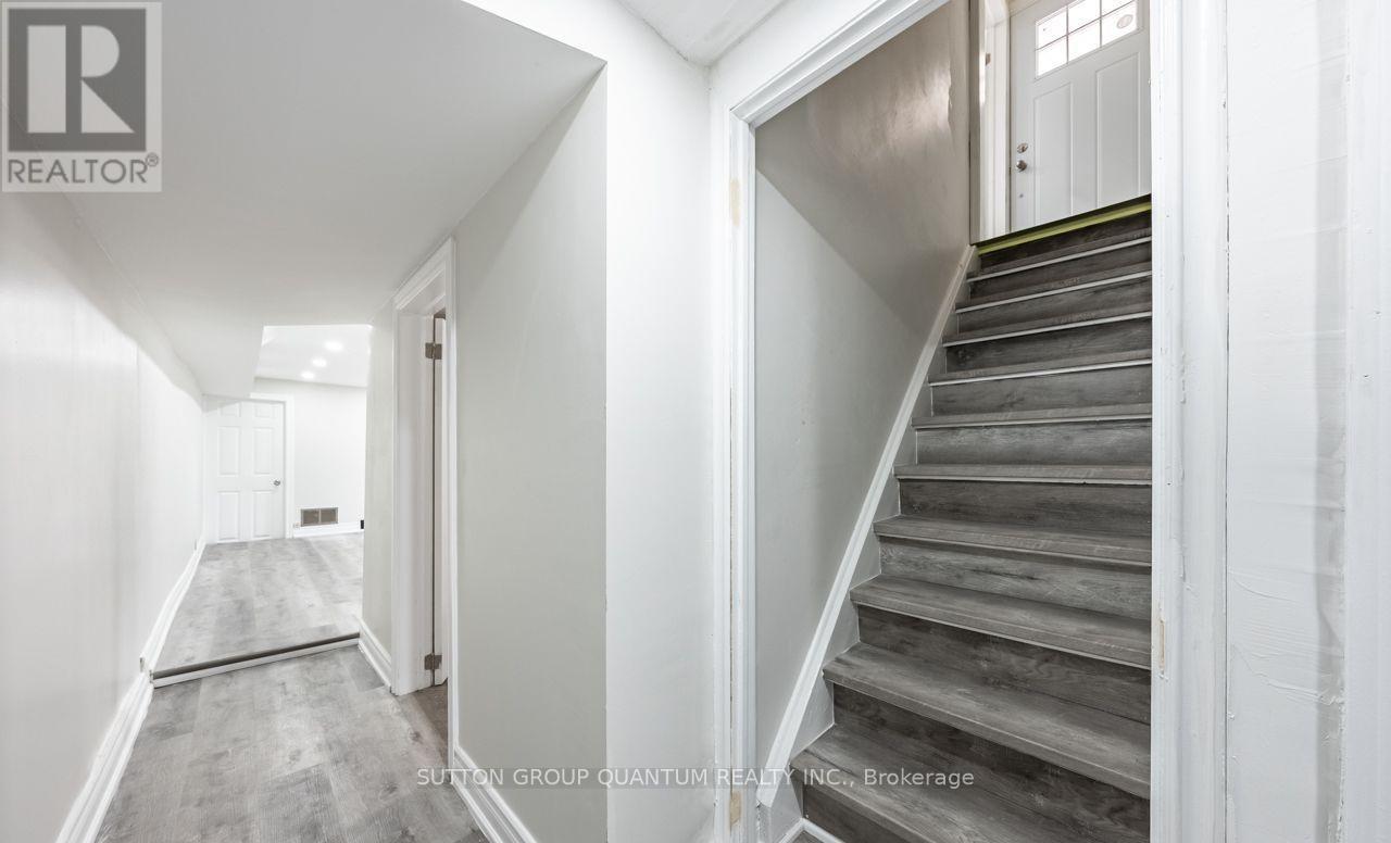 Lower - 313 Ashbury Road E, Oakville, Ontario  L6K 2M2 - Photo 3 - W12586642