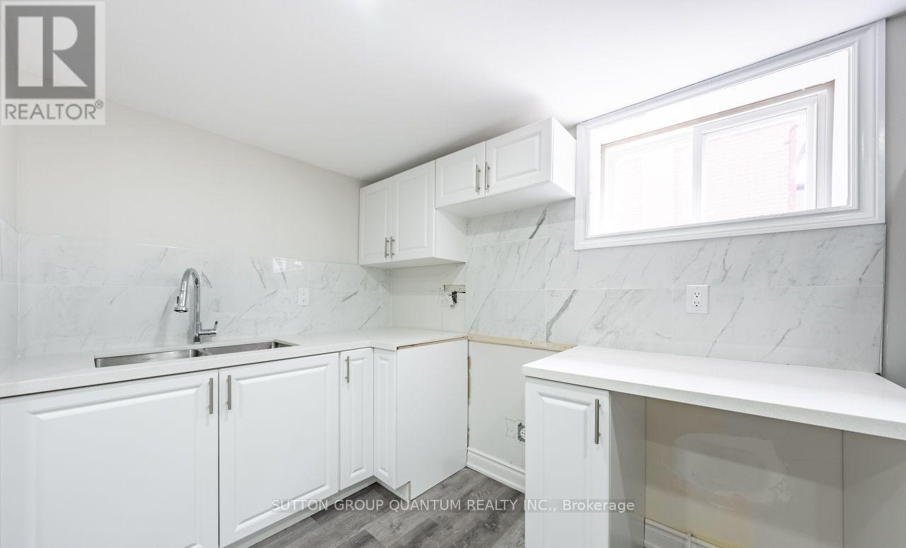 Lower - 313 Ashbury Road E, Oakville, Ontario  L6K 2M2 - Photo 4 - W12586642