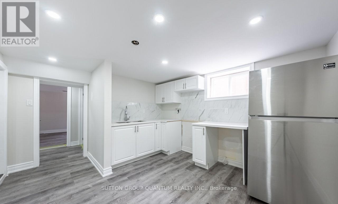 Lower - 313 Ashbury Road E, Oakville, Ontario  L6K 2M2 - Photo 5 - W12586642