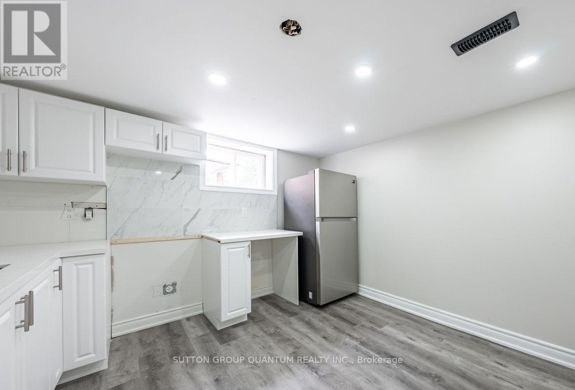 Lower - 313 Ashbury Road E, Oakville, Ontario  L6K 2M2 - Photo 6 - W12586642