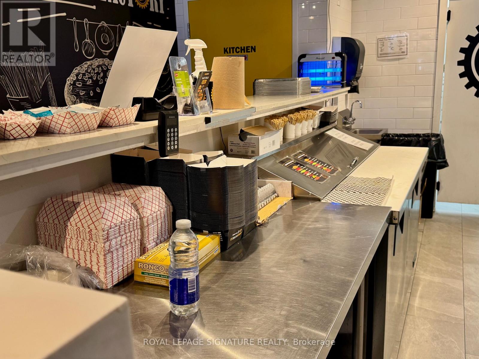 47 Lakeshore Road E, Mississauga, Ontario  L5G 1C9 - Photo 5 - W12586692