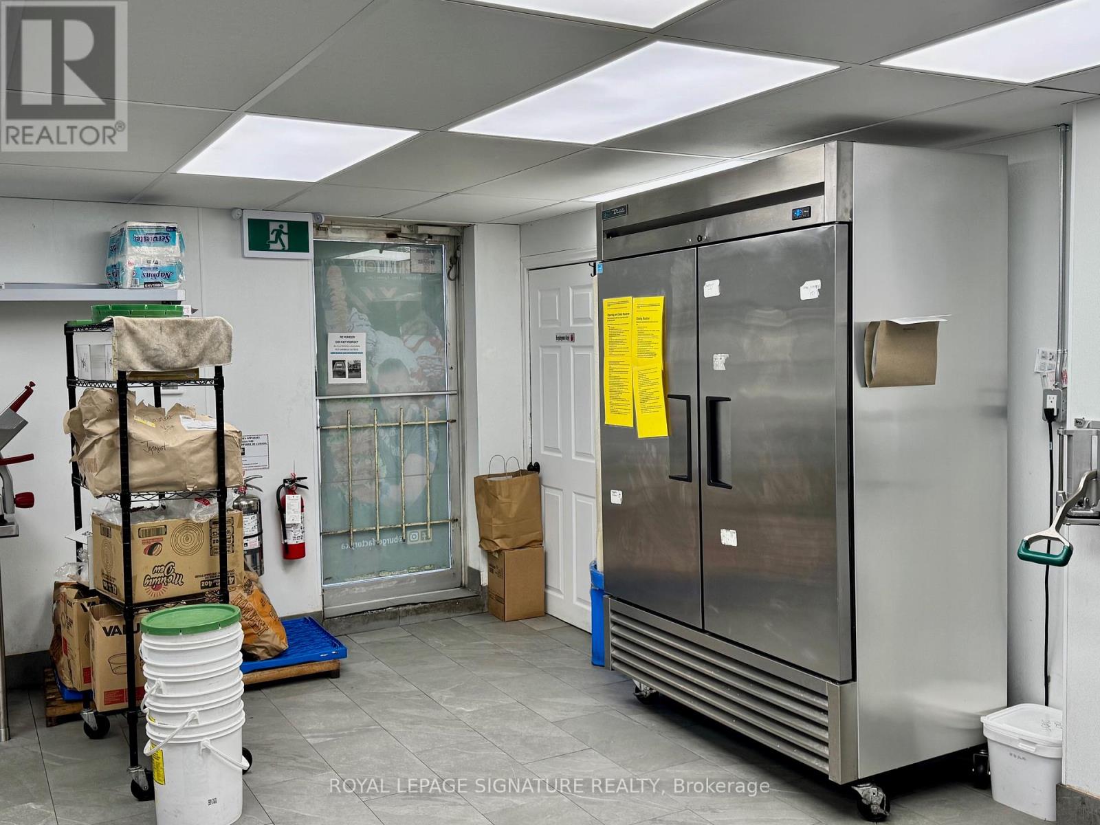 47 Lakeshore Road E, Mississauga, Ontario  L5G 1C9 - Photo 8 - W12586692