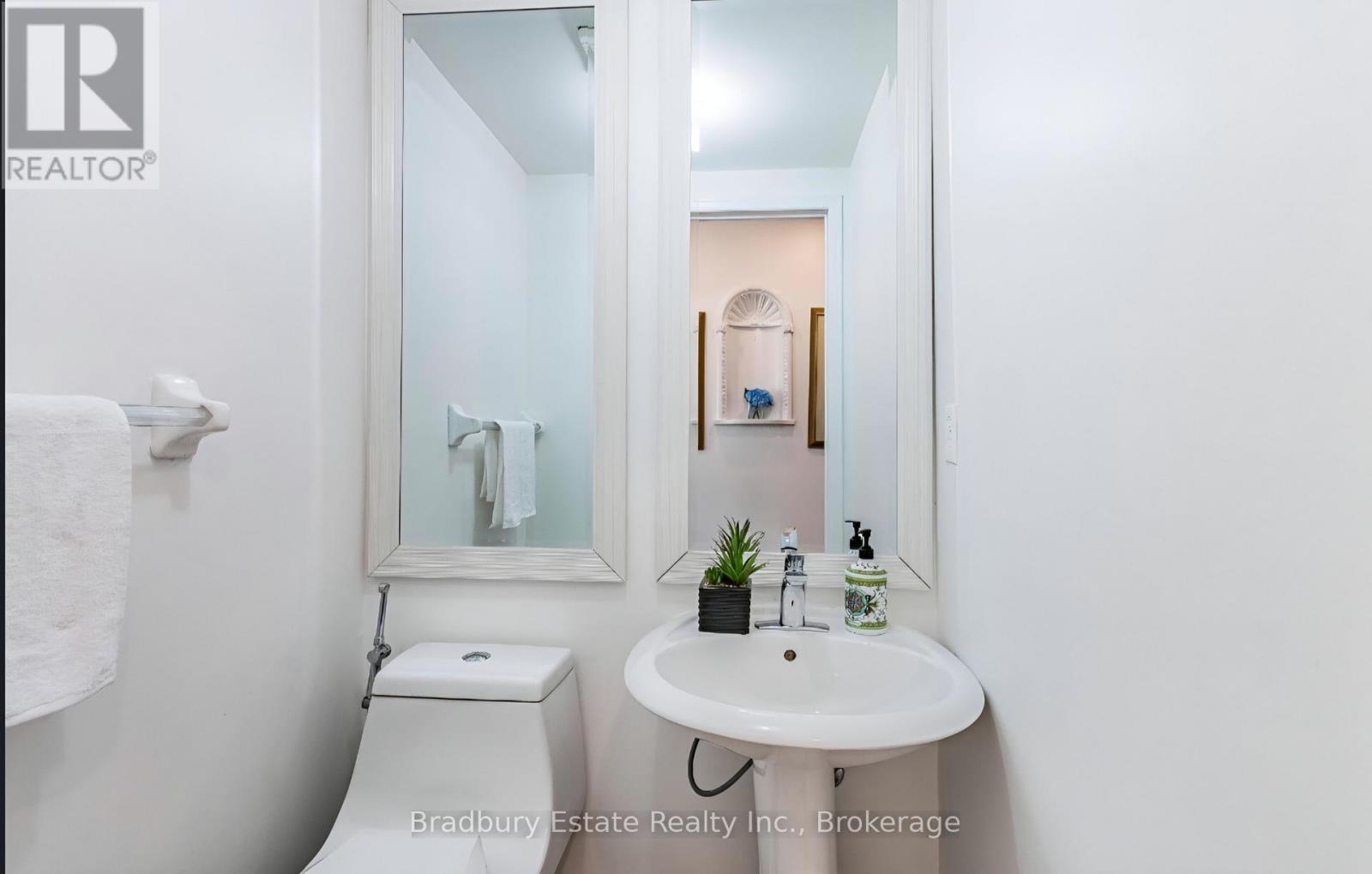 6973 Lisanne Court, Mississauga, Ontario  L5N 6Z7 - Photo 11 - W12586734