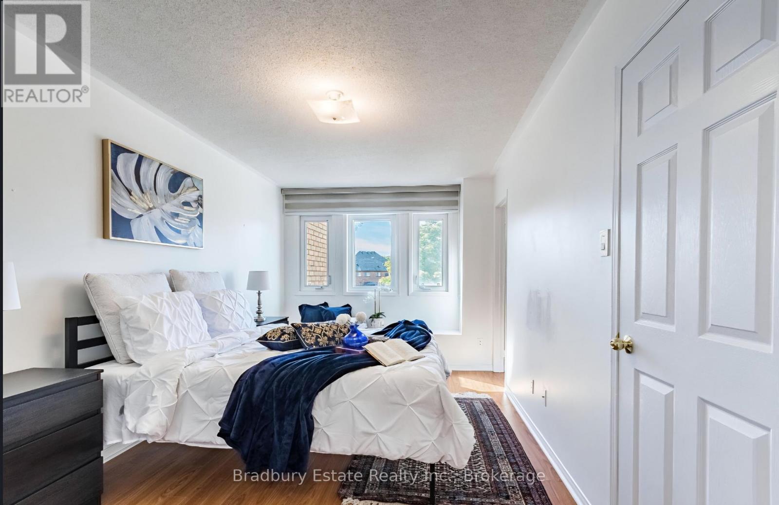 6973 Lisanne Court, Mississauga, Ontario  L5N 6Z7 - Photo 12 - W12586734