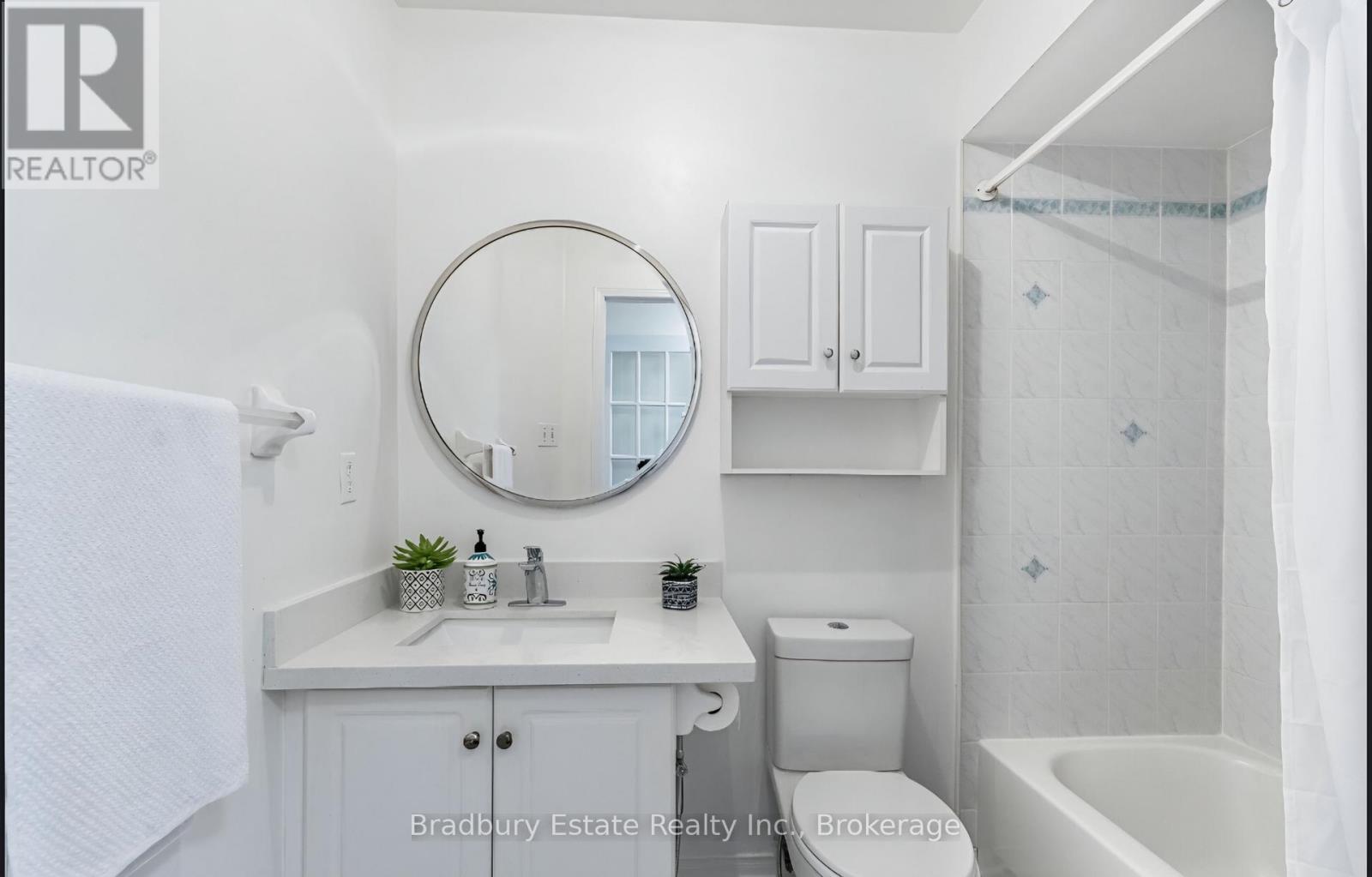 6973 Lisanne Court, Mississauga, Ontario  L5N 6Z7 - Photo 19 - W12586734