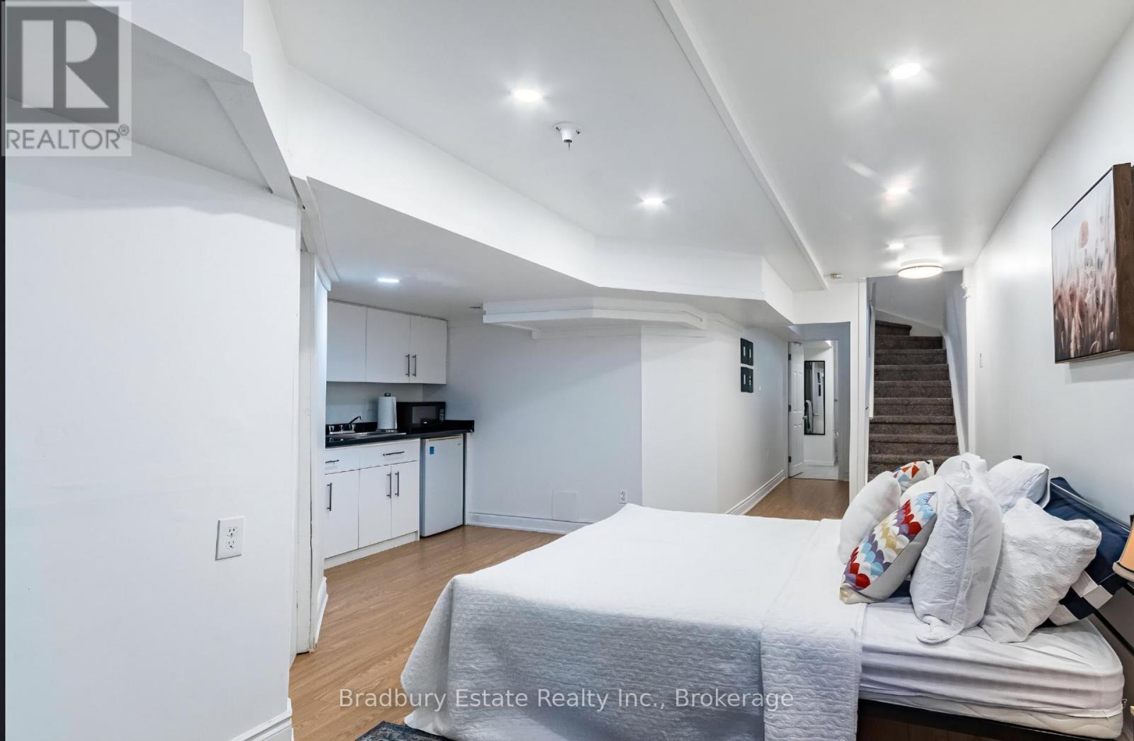 6973 Lisanne Court, Mississauga, Ontario  L5N 6Z7 - Photo 22 - W12586734