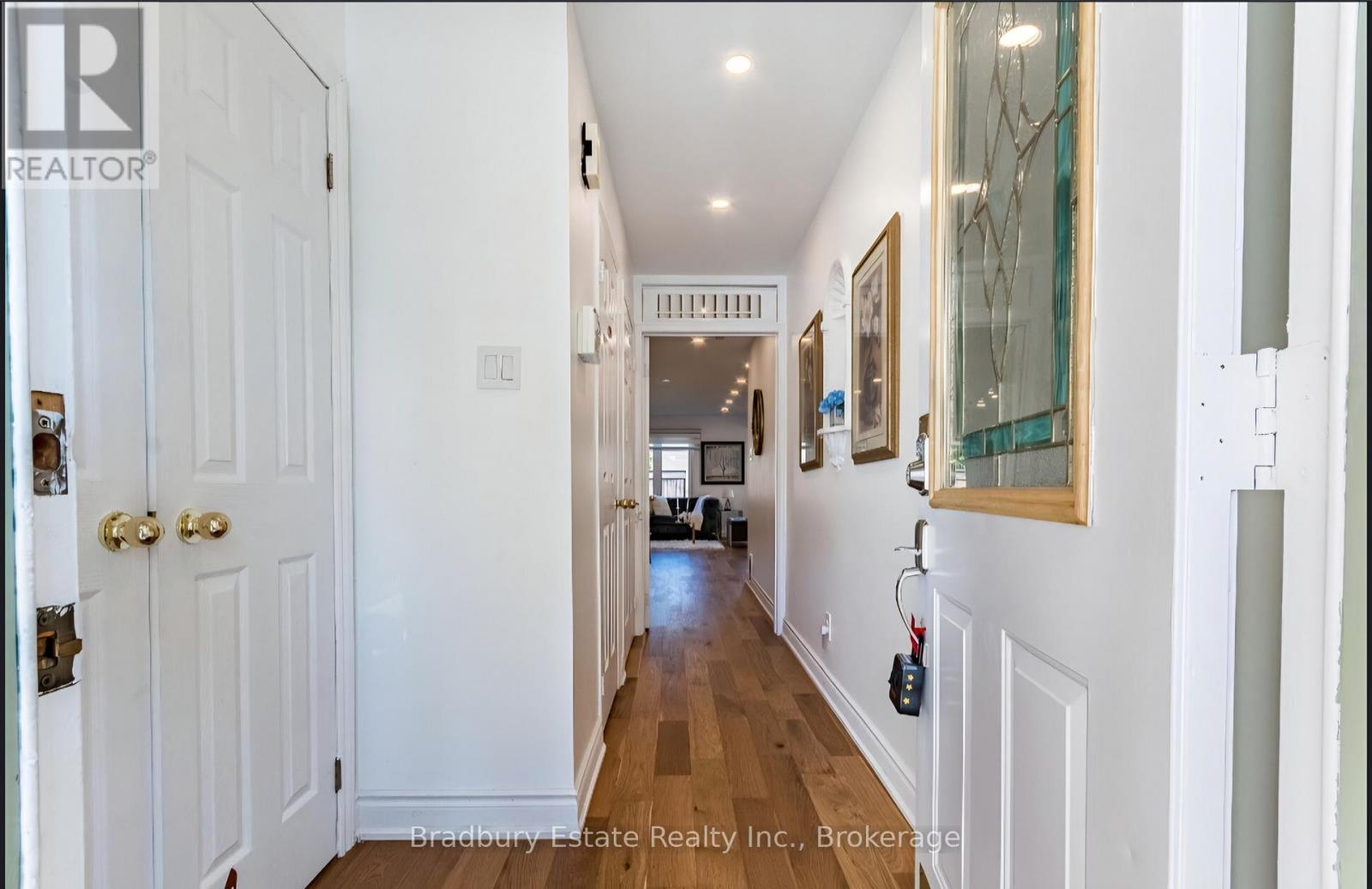 6973 Lisanne Court, Mississauga, Ontario  L5N 6Z7 - Photo 3 - W12586734