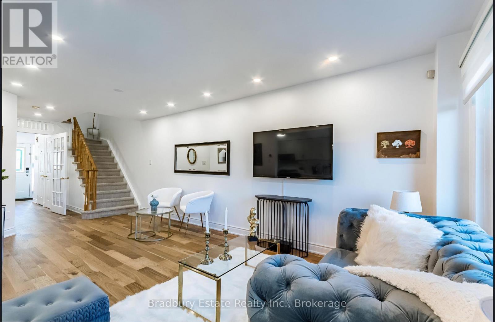 6973 Lisanne Court, Mississauga, Ontario  L5N 6Z7 - Photo 6 - W12586734