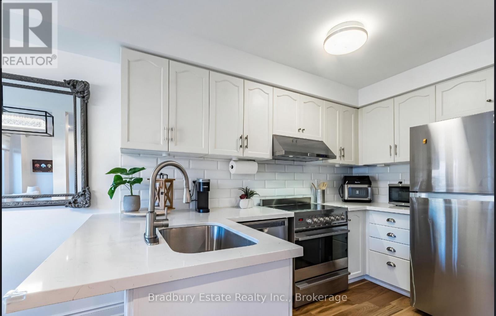 6973 Lisanne Court, Mississauga, Ontario  L5N 6Z7 - Photo 9 - W12586734