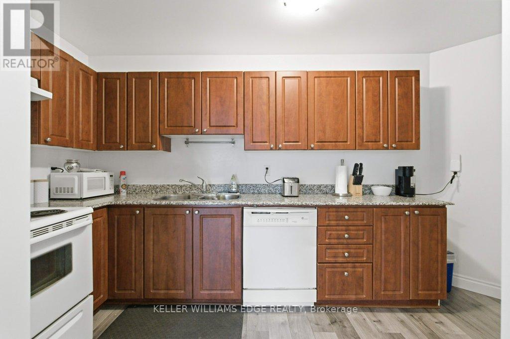 209 - 135 James Street S, Hamilton, Ontario  L8R 2Z6 - Photo 11 - X12586622