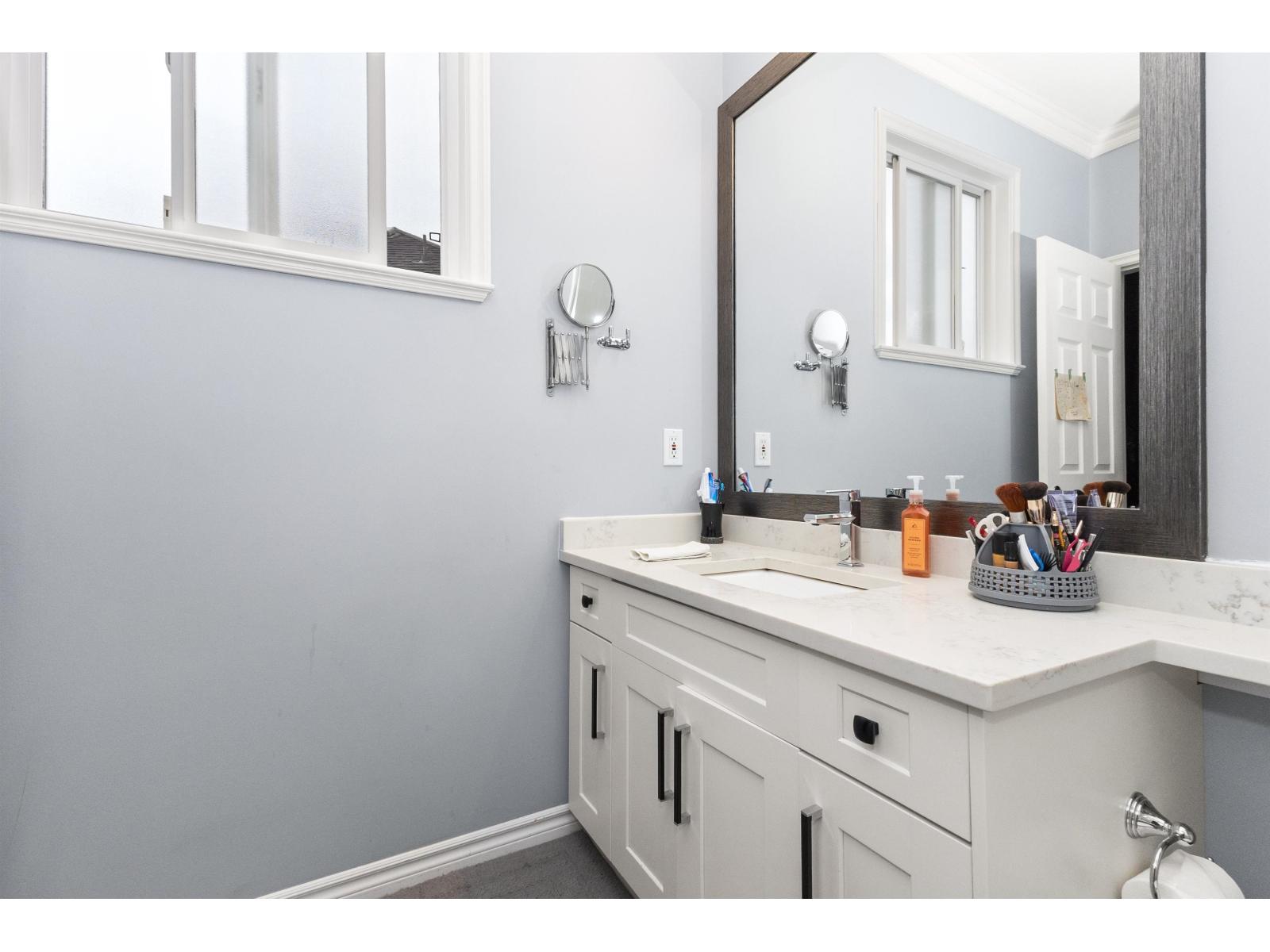 35445 Nakiska Court, Abbotsford, British Columbia  V3G 1J6 - Photo 9 - R3068175