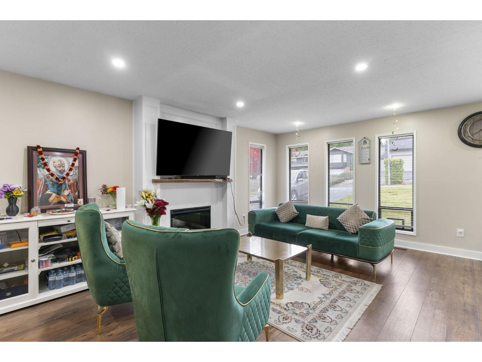 19745 48a Avenue, Langley, British Columbia  V3A 4W2 - Photo 3 - R3070920