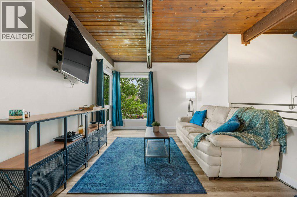 615 Sabrina Road Sw, Calgary, Alberta  T2W 1Y7 - Photo 1 - A2272626