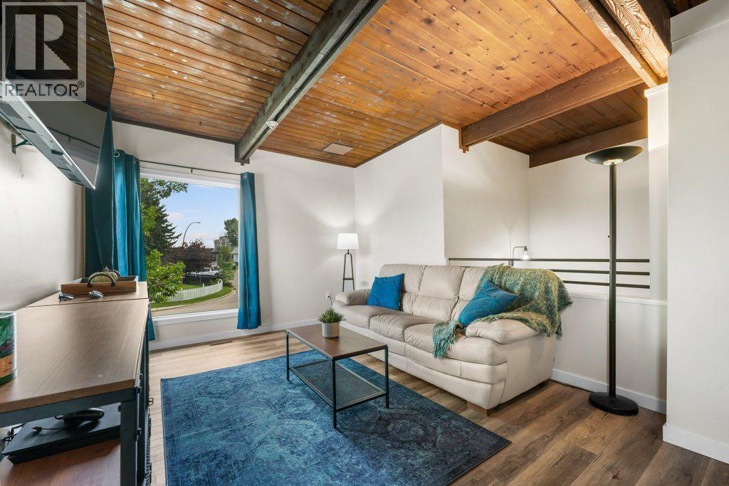 615 Sabrina Road Sw, Calgary, Alberta  T2W 1Y7 - Photo 4 - A2272626