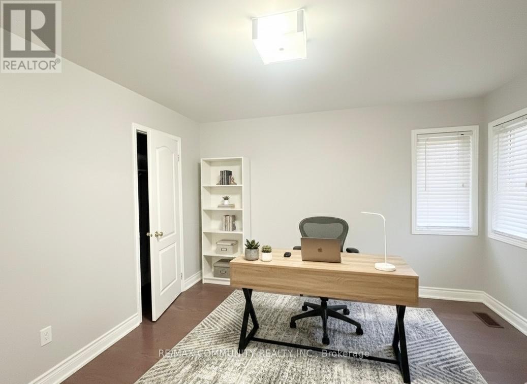 24 Roundstone Drive, Brampton, Ontario  L6X 0K7 - Photo 15 - W12586612