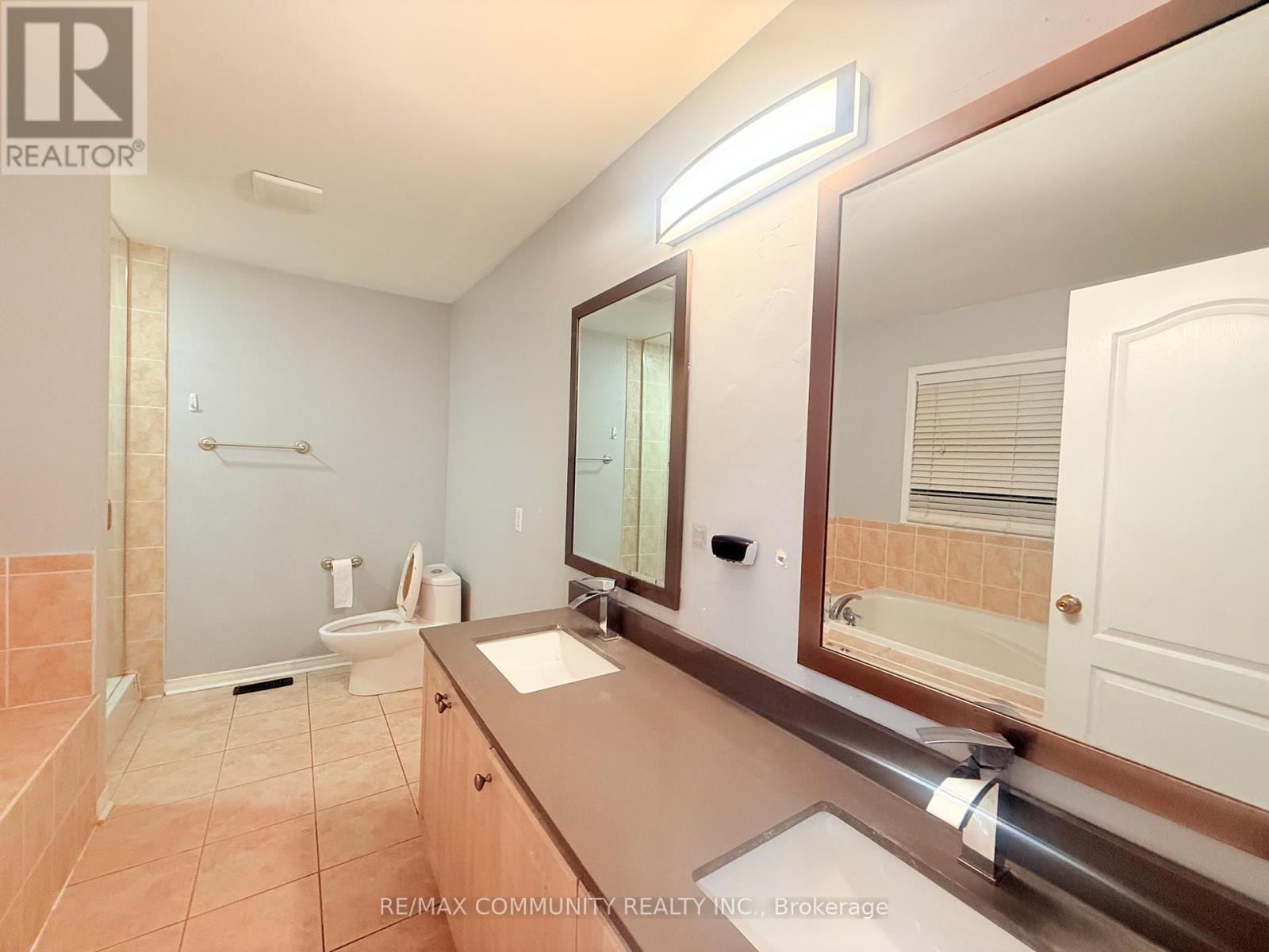 24 Roundstone Drive, Brampton, Ontario  L6X 0K7 - Photo 8 - W12586612