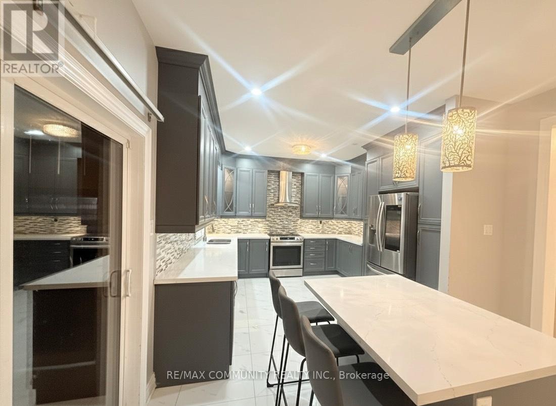 24 Roundstone Drive, Brampton, Ontario  L6X 0K7 - Photo 5 - W12586612