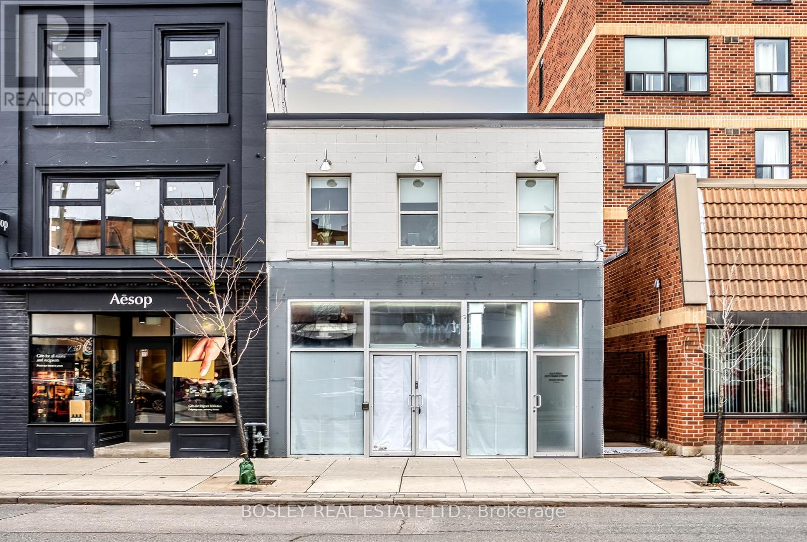 2577 YONGE STREET, Toronto, Ontario