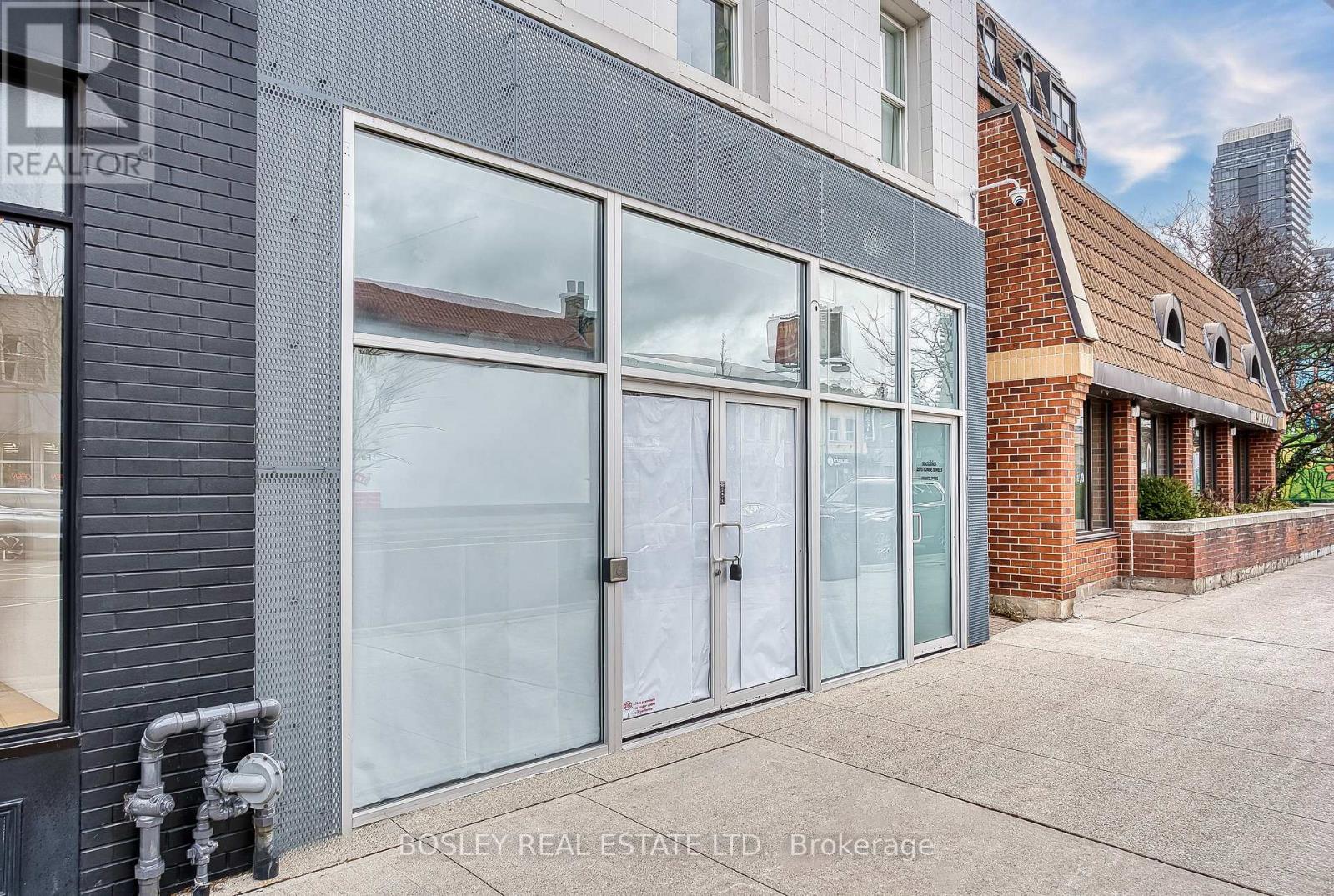 2577 Yonge Street, Toronto, Ontario  M4P 2J1 - Photo 3 - C12586774