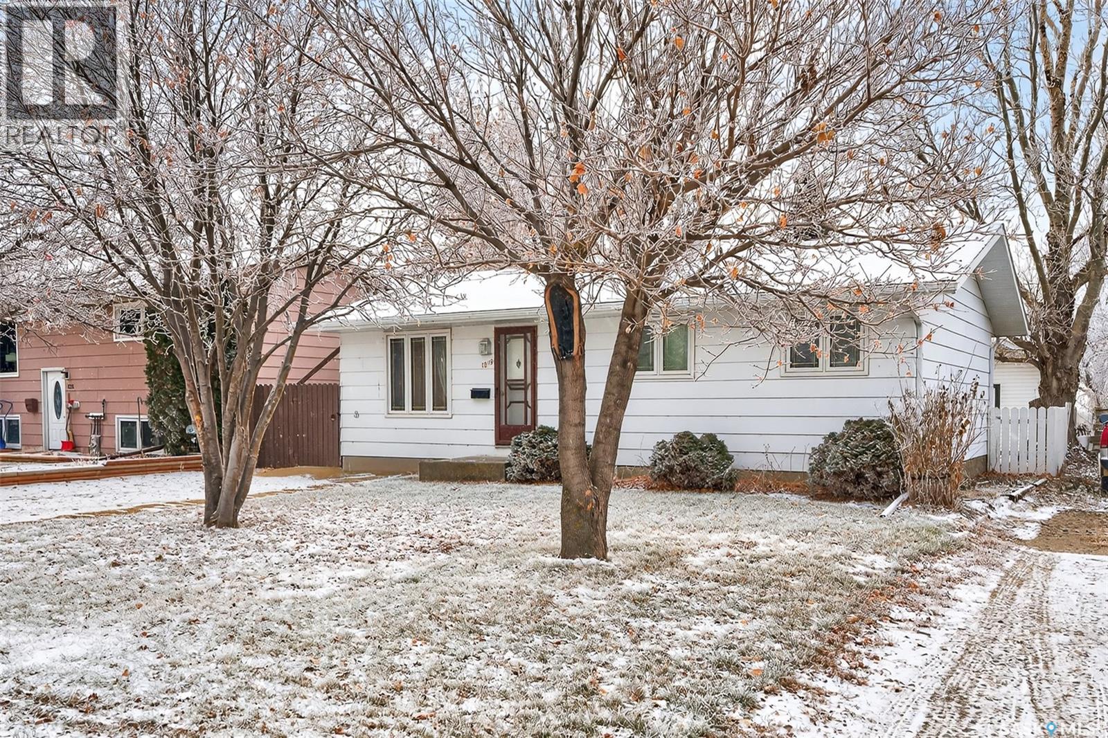 1219 Spadina Street W, Moose Jaw, Saskatchewan  S6H 7G5 - Photo 3 - SK024863